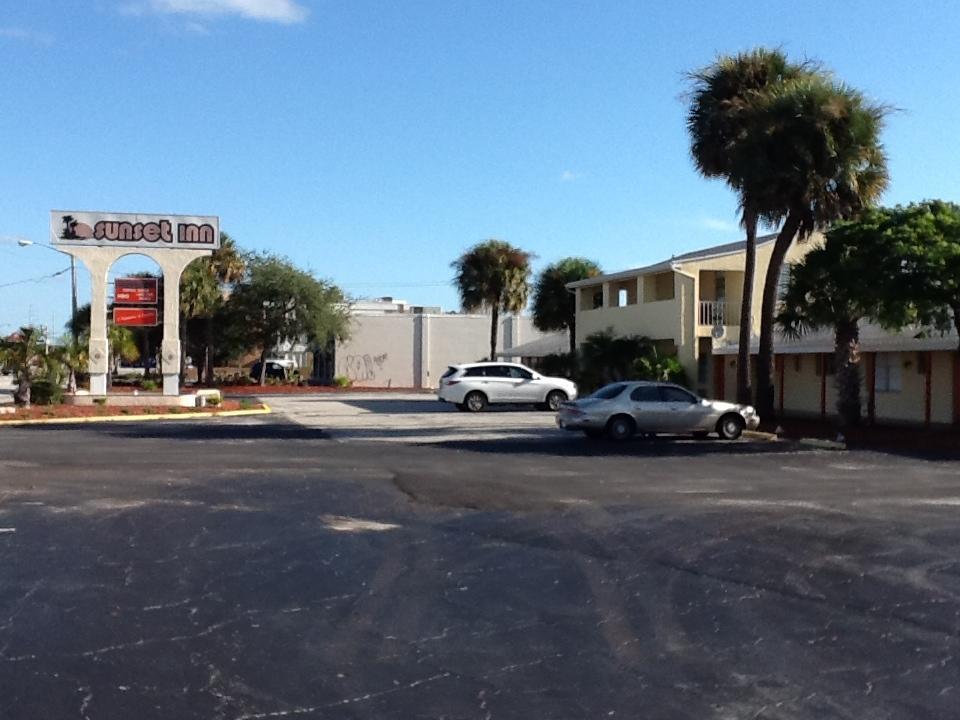 Sunset Inn- Fort Pierce, Fl Экстерьер фото